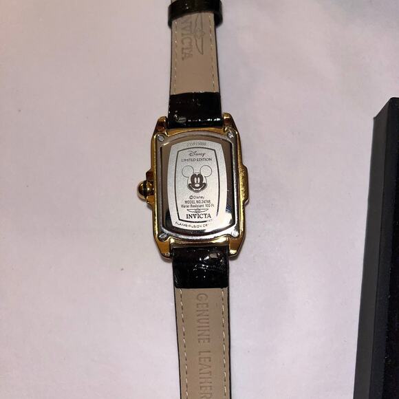 Disney x Invicta Limited Edition Mickey Mouse Watch Set /5 Interchangeable Bands - Picture 6 of 7